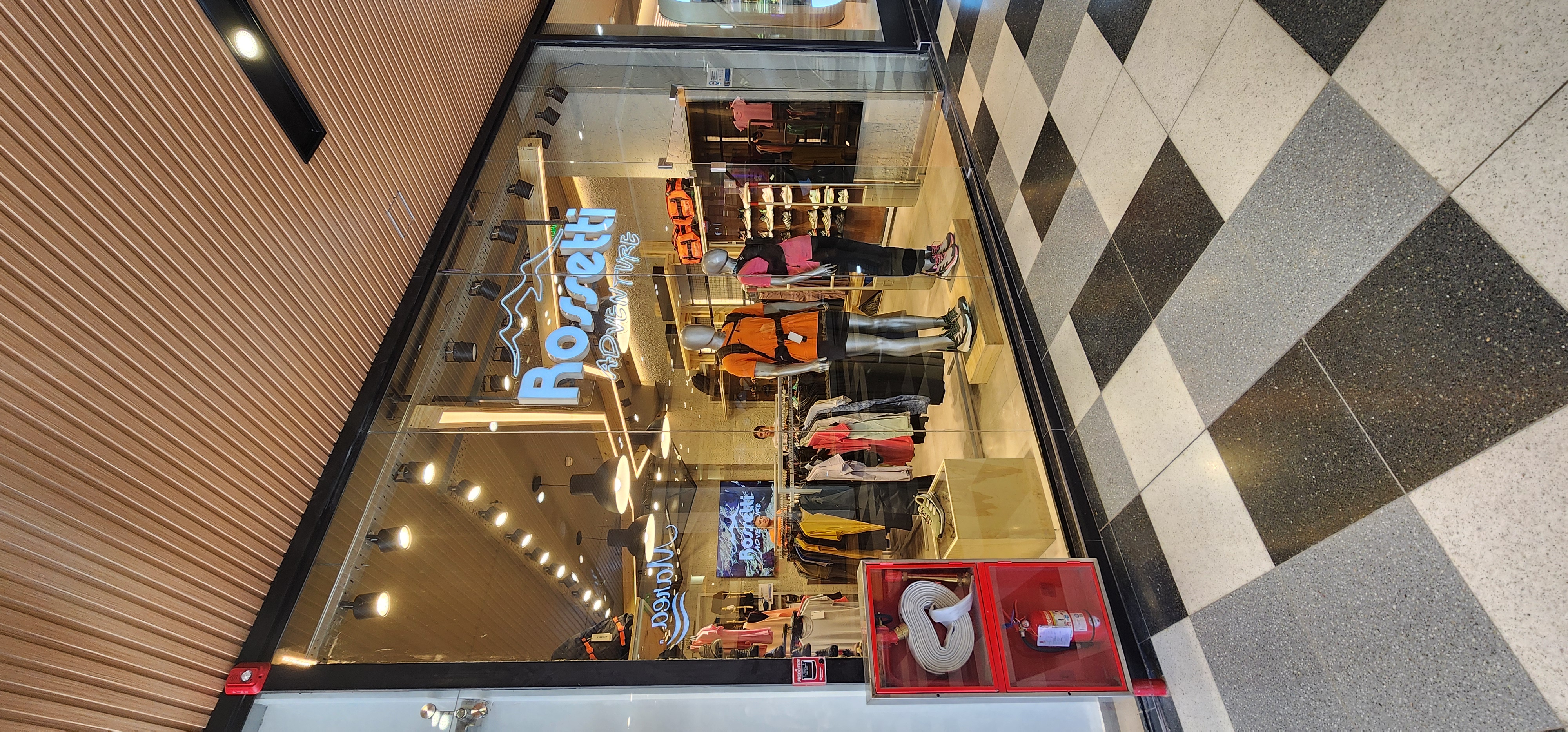 Rossetti Adventure - Shopping WO 